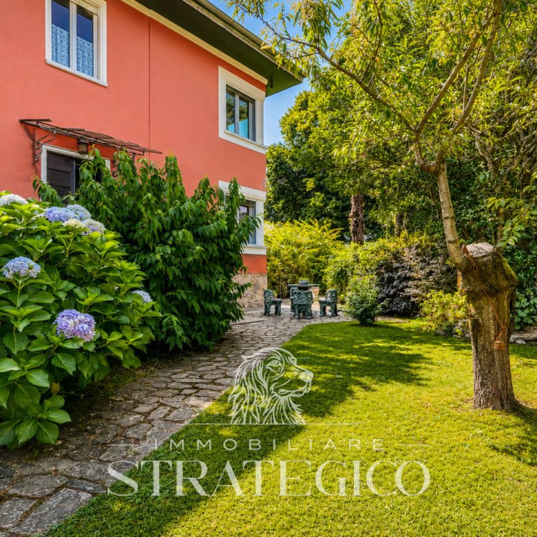 Lesa — Villa indipendente con giardino sul Lago Maggiore
