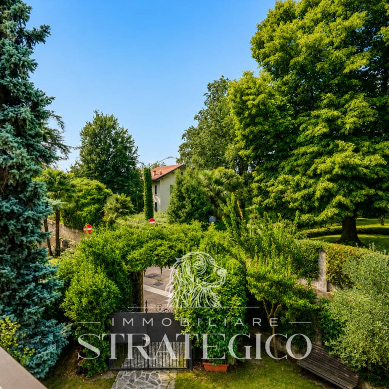 Lesa — Villa indipendente con giardino sul Lago Maggiore