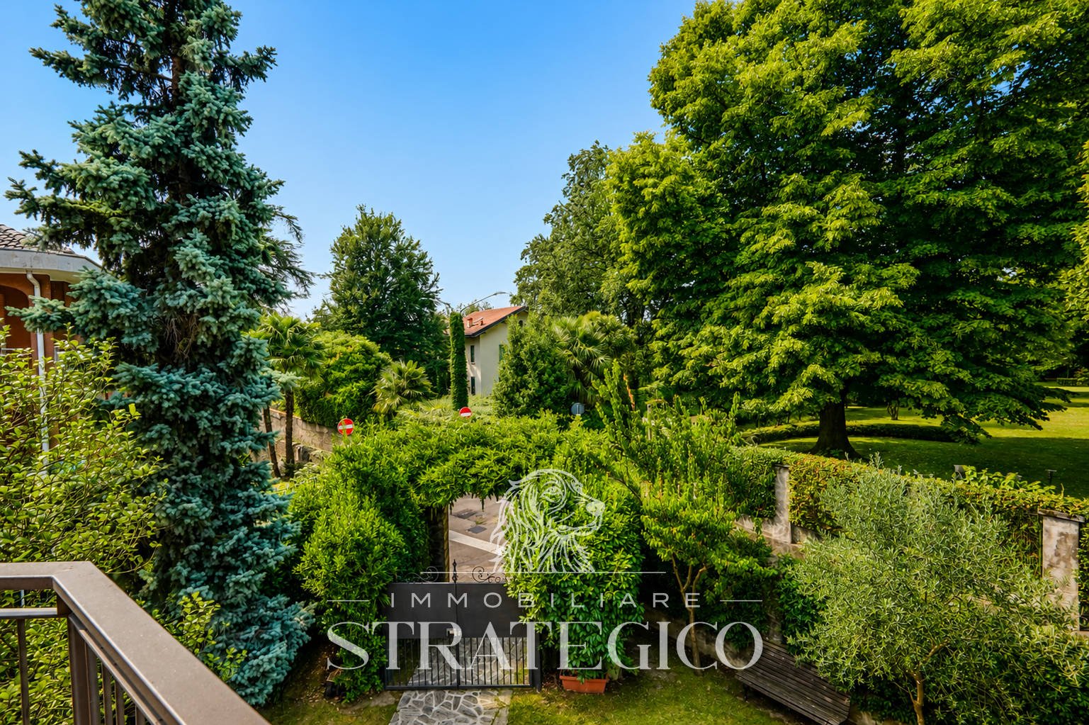 Lesa — Villa indipendente con giardino sul Lago Maggiore