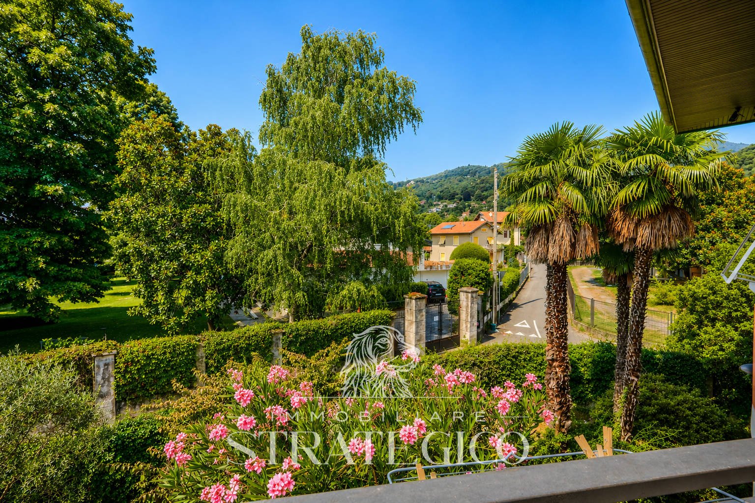 Lesa — Villa indipendente con giardino sul Lago Maggiore