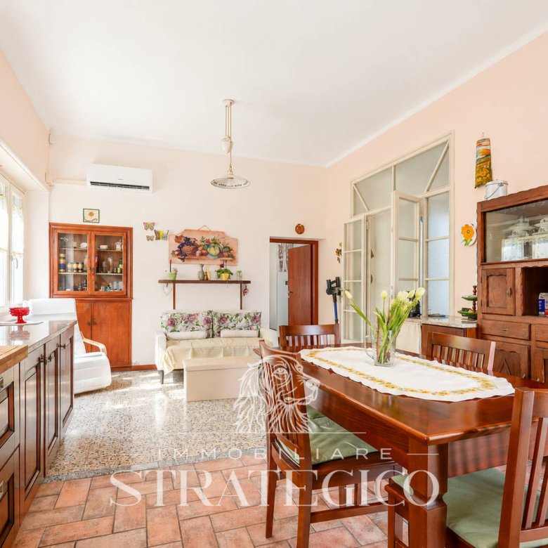 Lesa — Villa indipendente con giardino sul Lago Maggiore