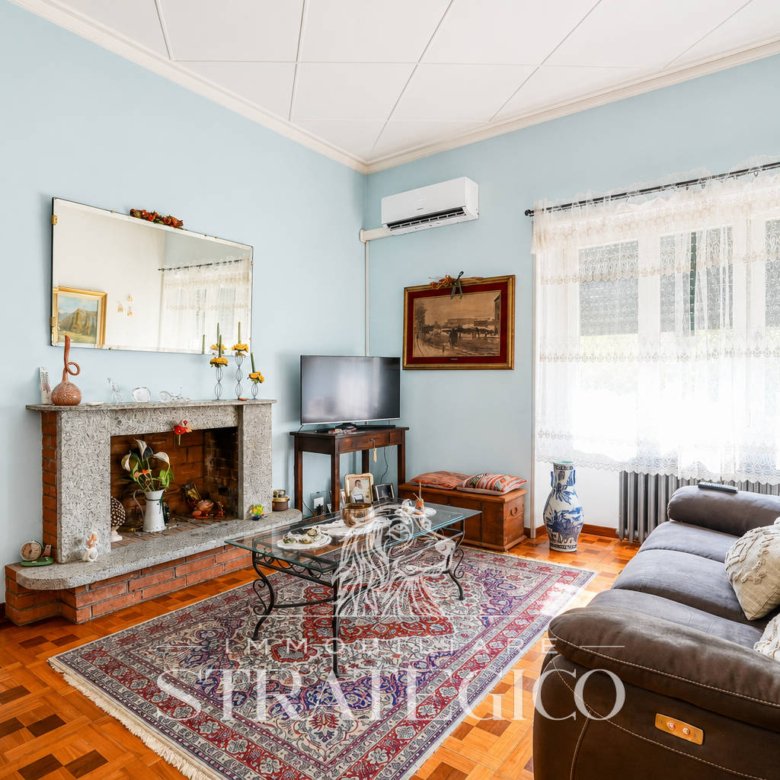 Lesa — Villa indipendente con giardino sul Lago Maggiore