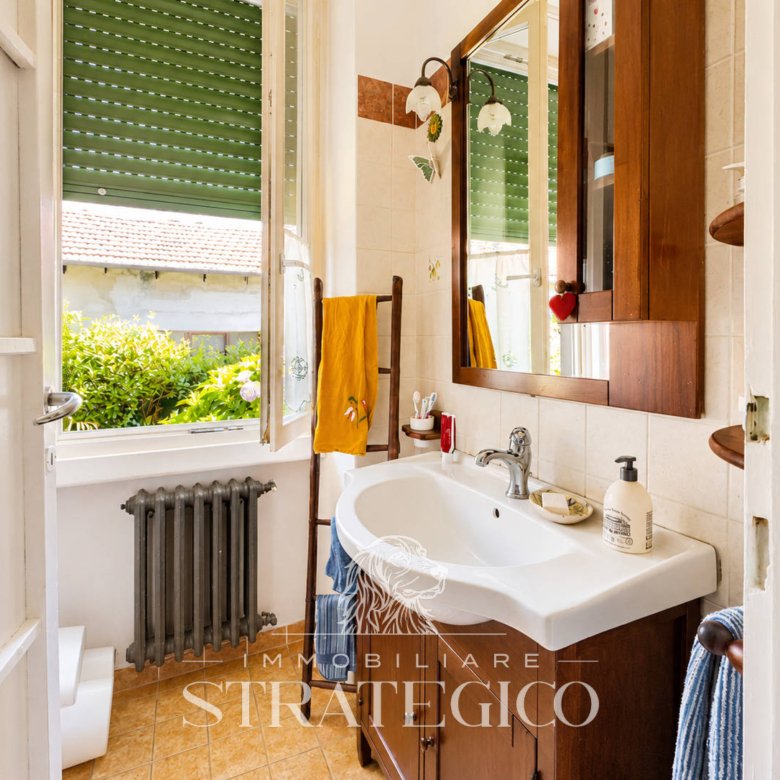 Lesa — Villa indipendente con giardino sul Lago Maggiore