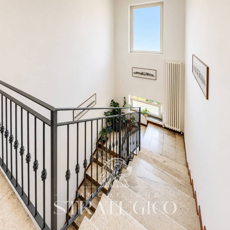 Lesa — Villa indipendente con giardino sul Lago Maggiore