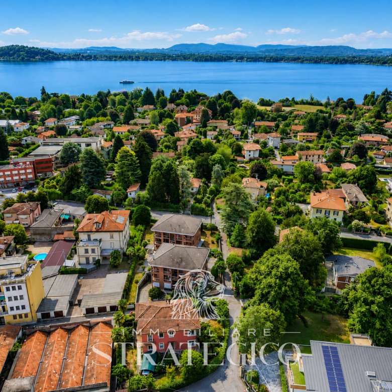 Lesa — Villa indipendente con giardino sul Lago Maggiore