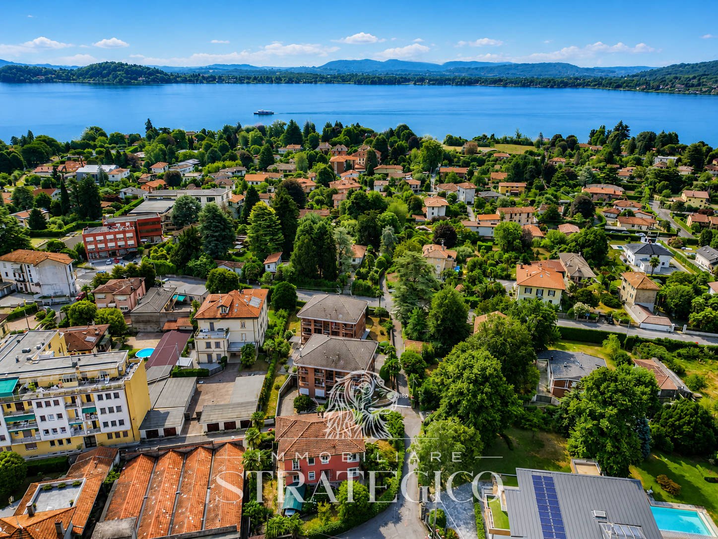Lesa — Villa indipendente con giardino sul Lago Maggiore