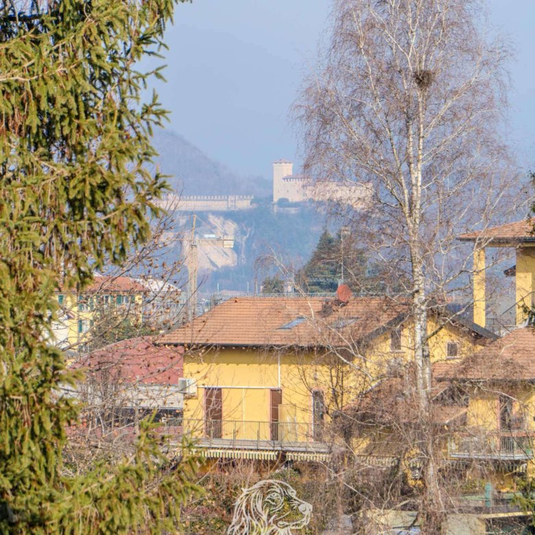 Arona — Ampio appartamento in affitto vicino al centro