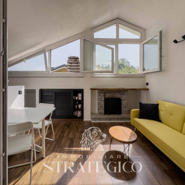 Pisano — Mansarda luminosa con terrazzo panoramico vista Lago Maggiore