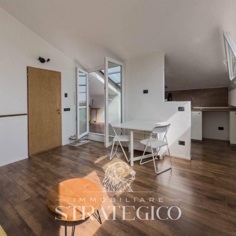 Pisano — Mansarda luminosa con terrazzo panoramico vista Lago Maggiore