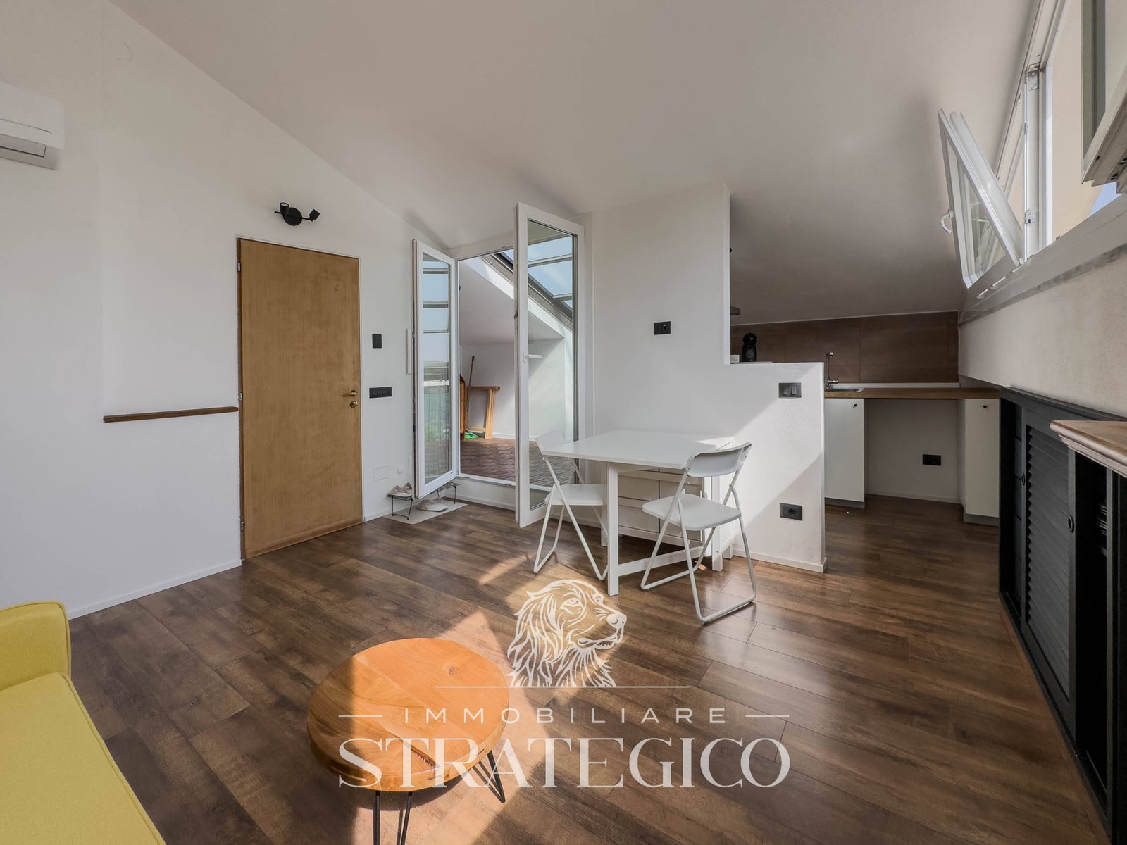 Pisano — Mansarda luminosa con terrazzo panoramico vista Lago Maggiore
