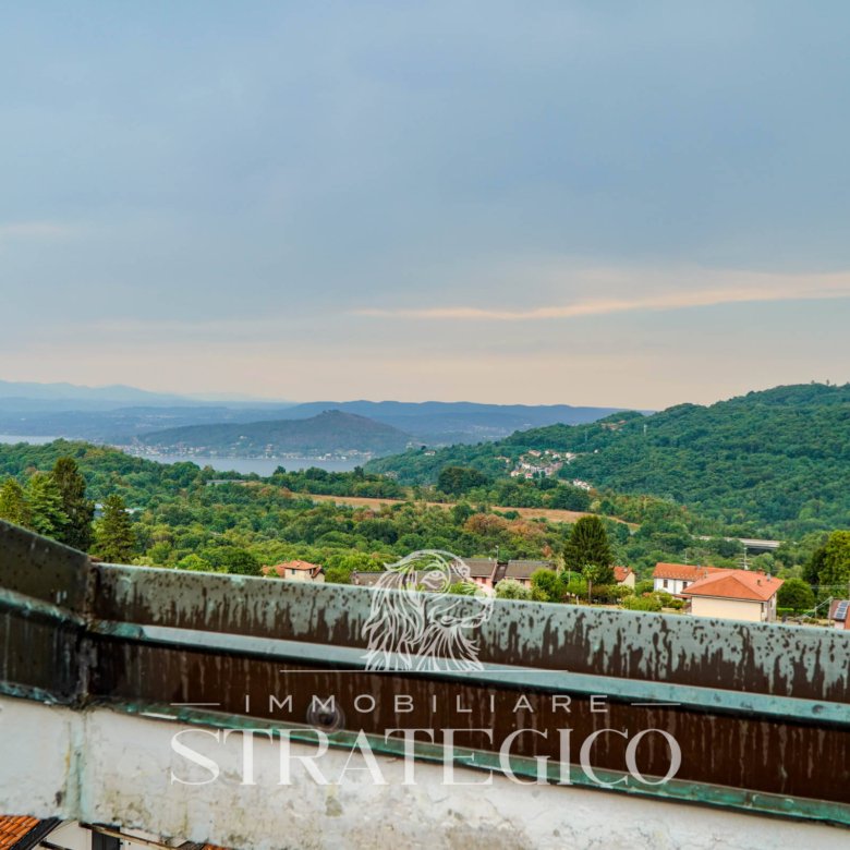 Pisano — Mansarda luminosa con terrazzo panoramico vista Lago Maggiore