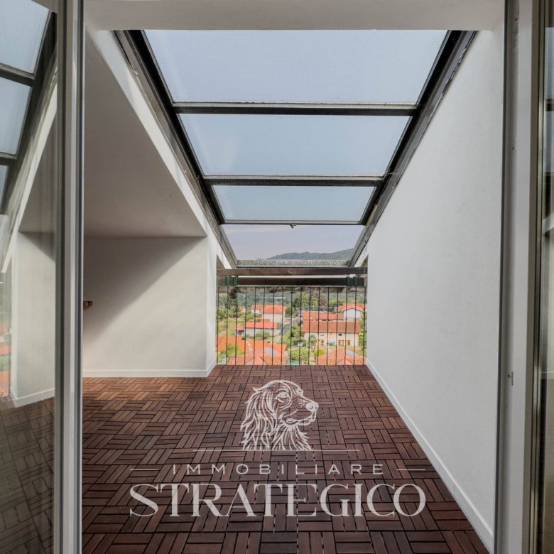 Pisano — Mansarda luminosa con terrazzo panoramico vista Lago Maggiore