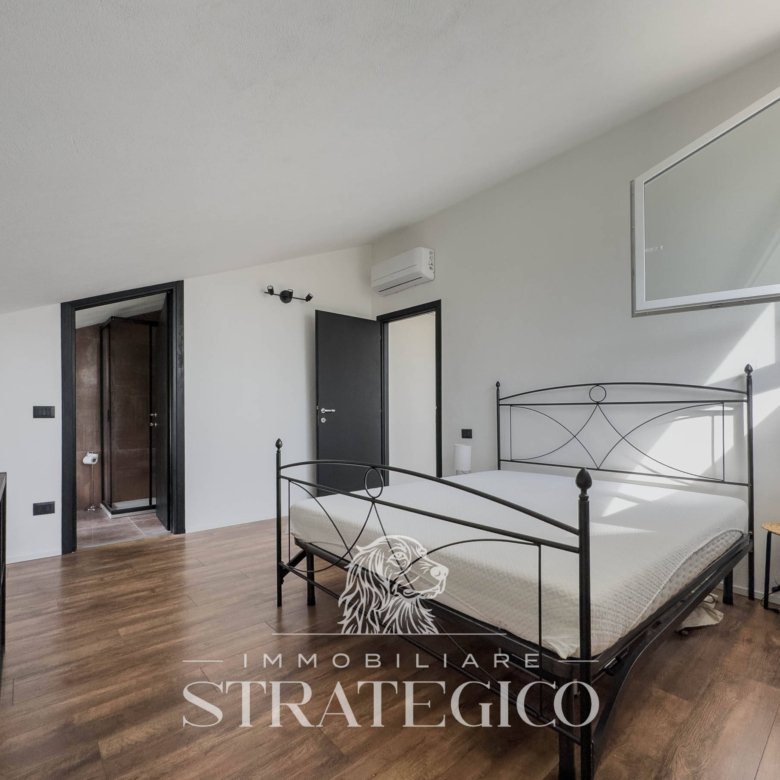 Pisano — Mansarda luminosa con terrazzo panoramico vista Lago Maggiore