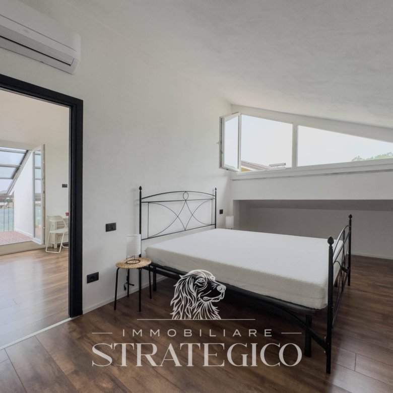Pisano — Mansarda luminosa con terrazzo panoramico vista Lago Maggiore