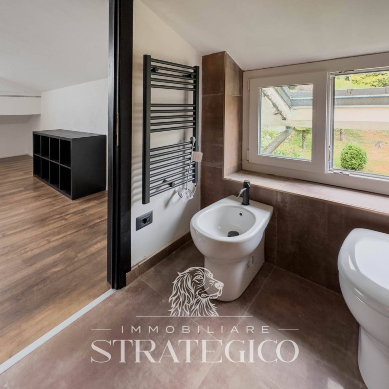 Pisano — Mansarda luminosa con terrazzo panoramico vista Lago Maggiore