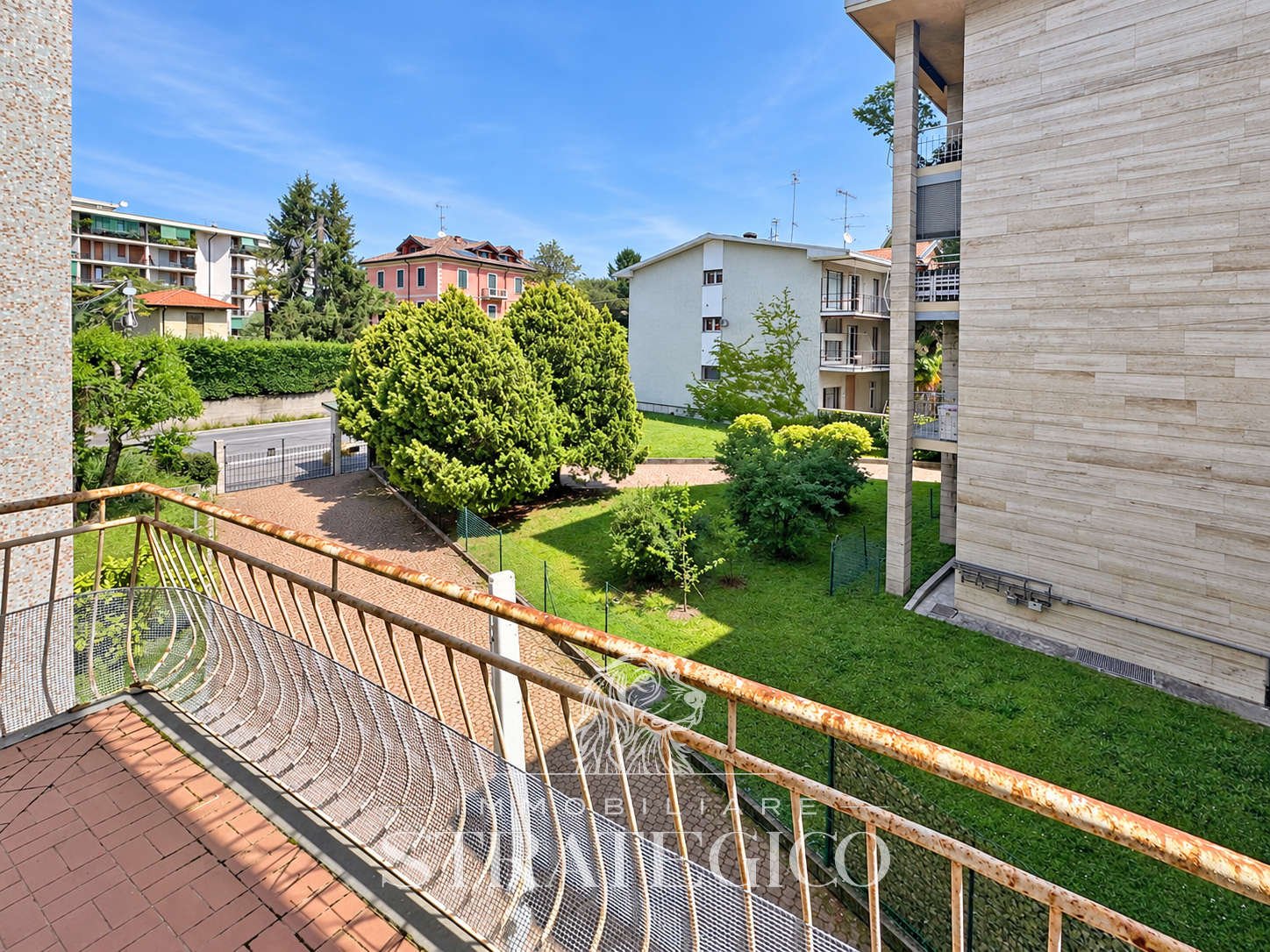 Arona — Trilocale con terrazza coperta in Via Vittorio Veneto