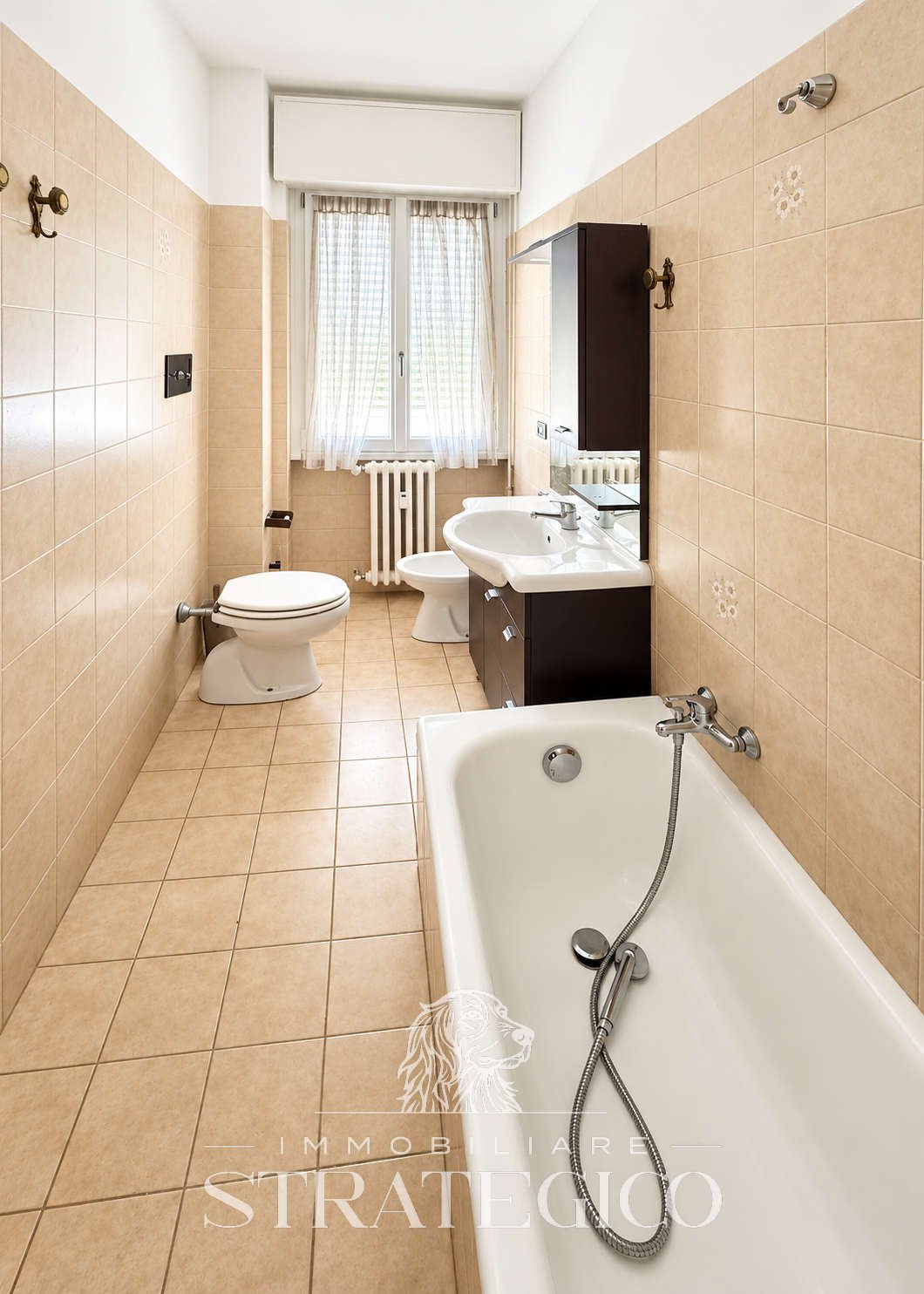 Arona — Trilocale con terrazza coperta in Via Vittorio Veneto