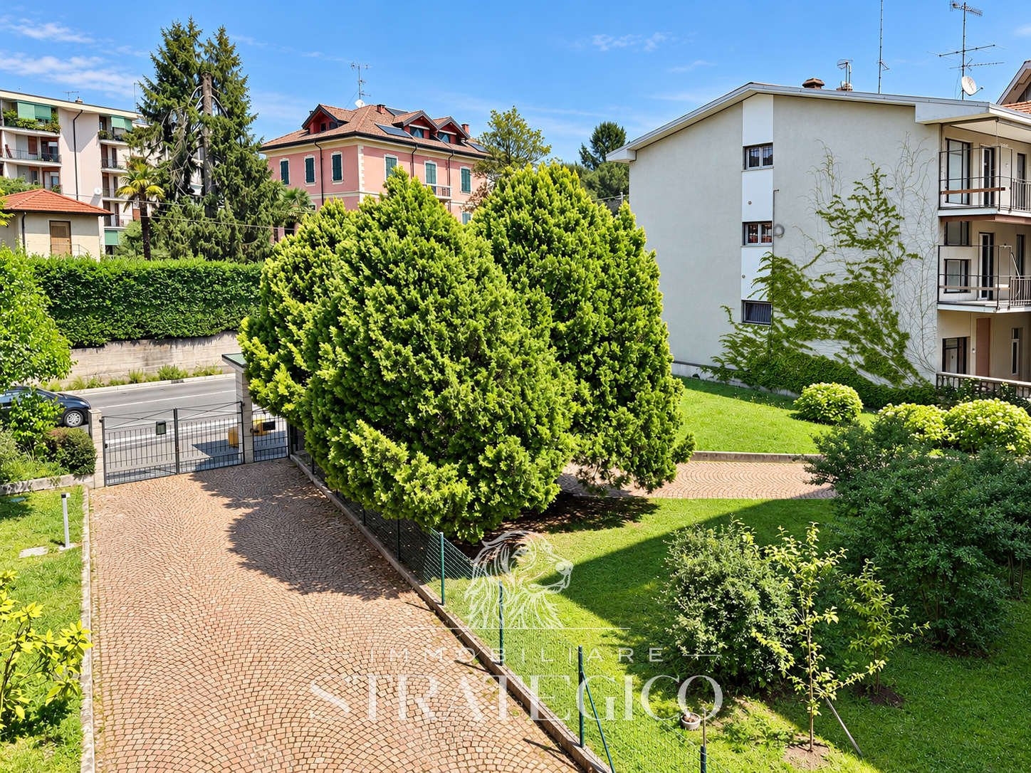 Arona — Trilocale con terrazza coperta in Via Vittorio Veneto