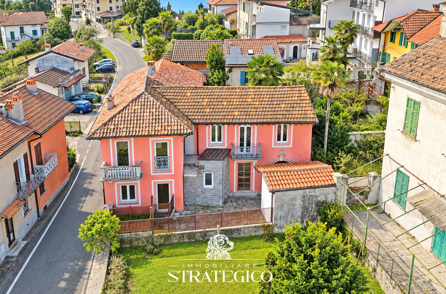 Brovello-Carpugnino: casa indipendente con cortile e balconi