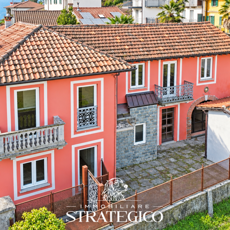 Brovello-Carpugnino: casa indipendente con cortile e balconi