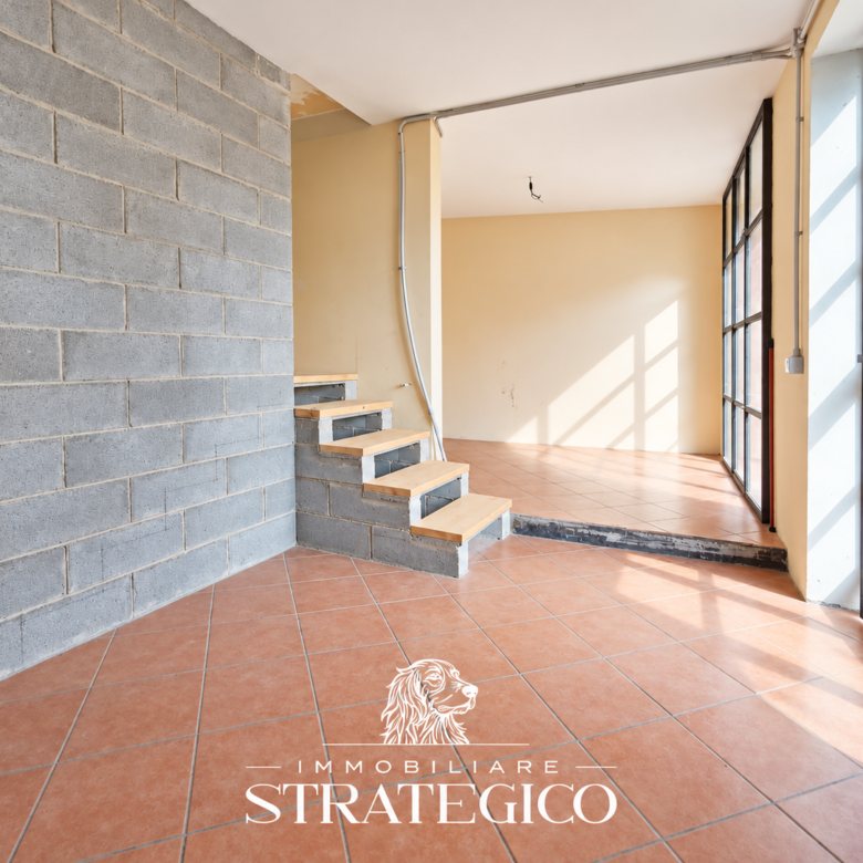 Brovello-Carpugnino: casa indipendente con cortile e balconi