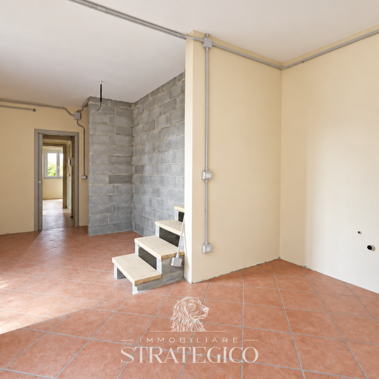 Brovello-Carpugnino: casa indipendente con cortile e balconi