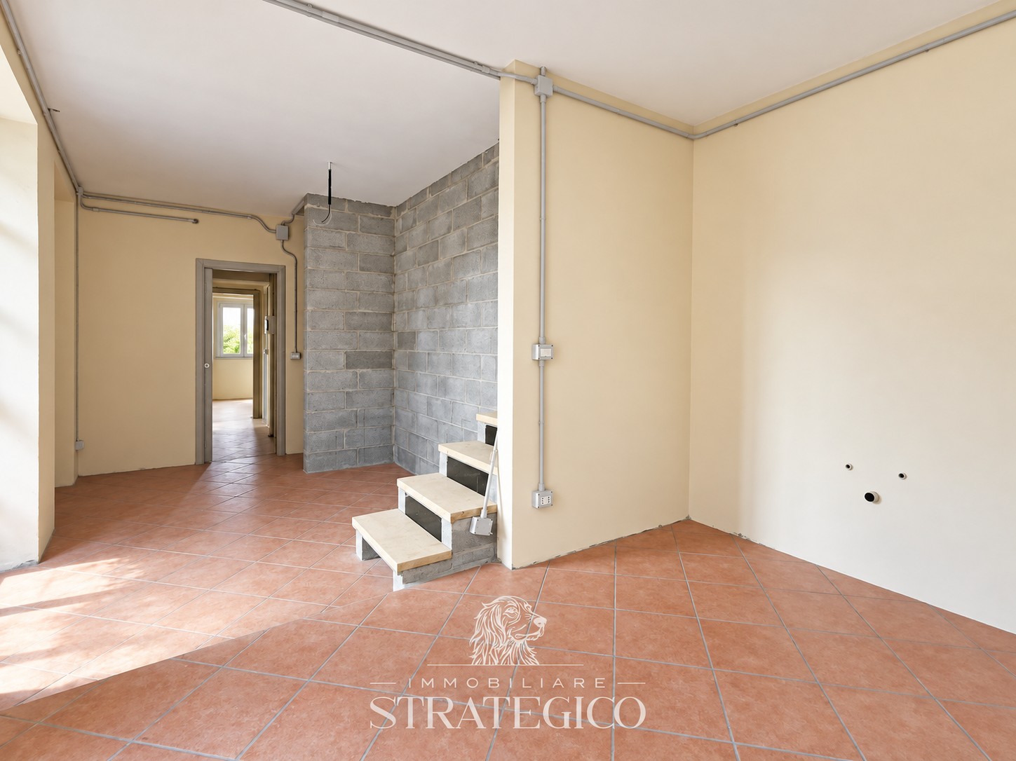Brovello-Carpugnino: casa indipendente con cortile e balconi