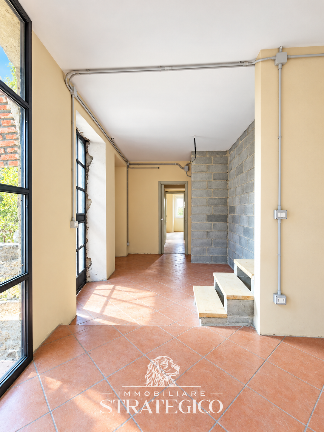Brovello-Carpugnino: casa indipendente con cortile e balconi