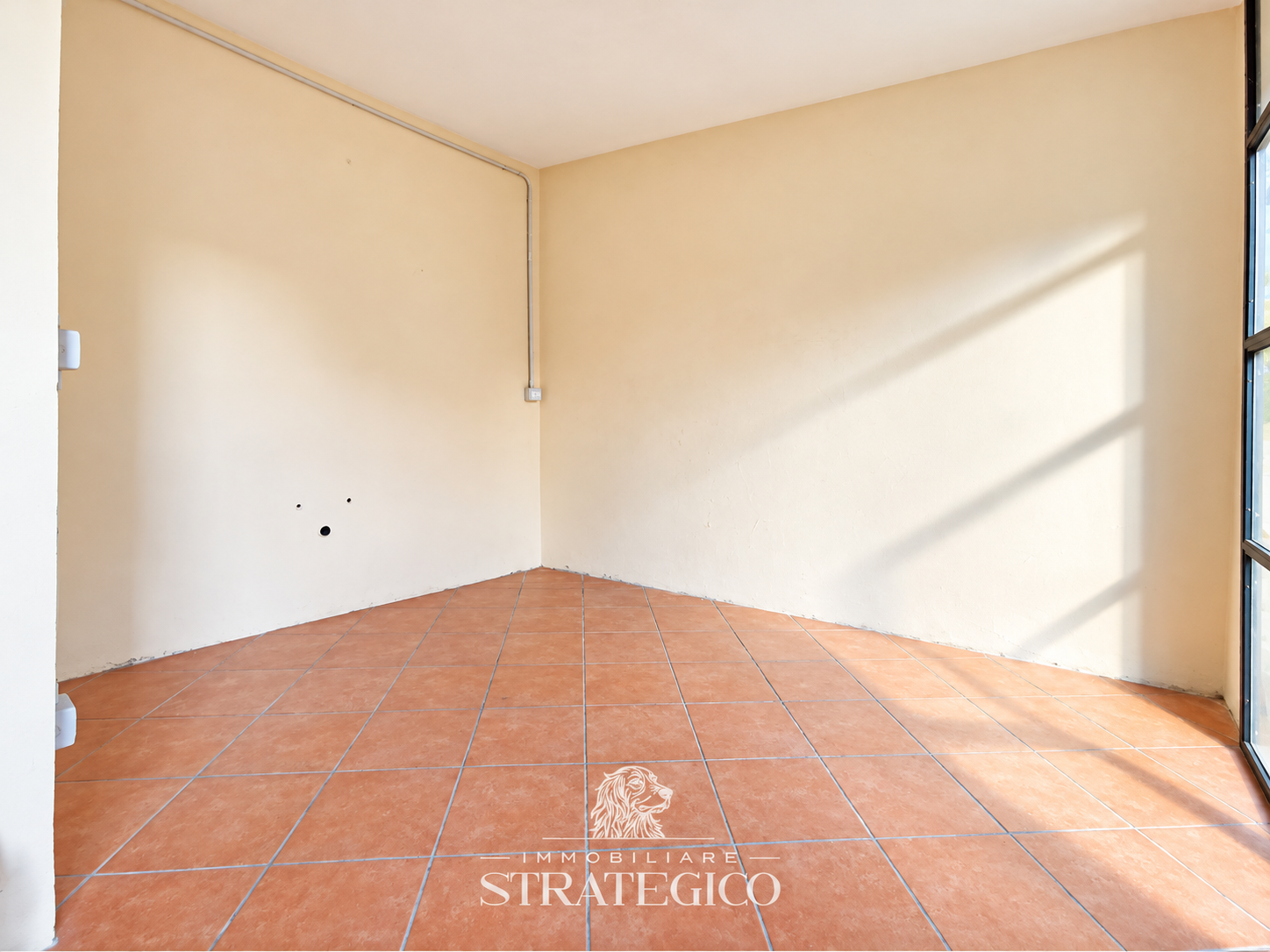 Brovello-Carpugnino: casa indipendente con cortile e balconi