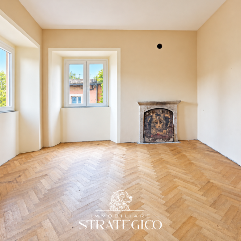 Brovello-Carpugnino: casa indipendente con cortile e balconi
