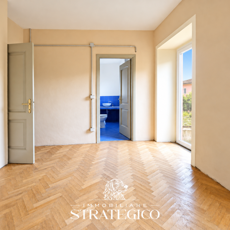Brovello-Carpugnino: casa indipendente con cortile e balconi