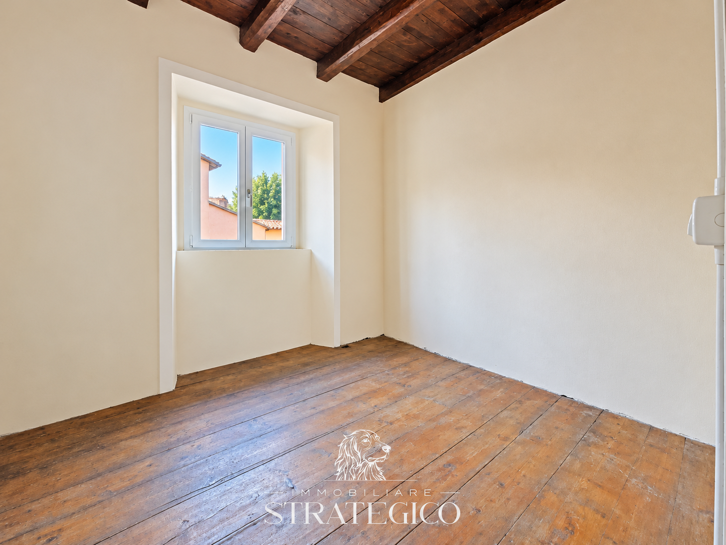 Brovello-Carpugnino: casa indipendente con cortile e balconi