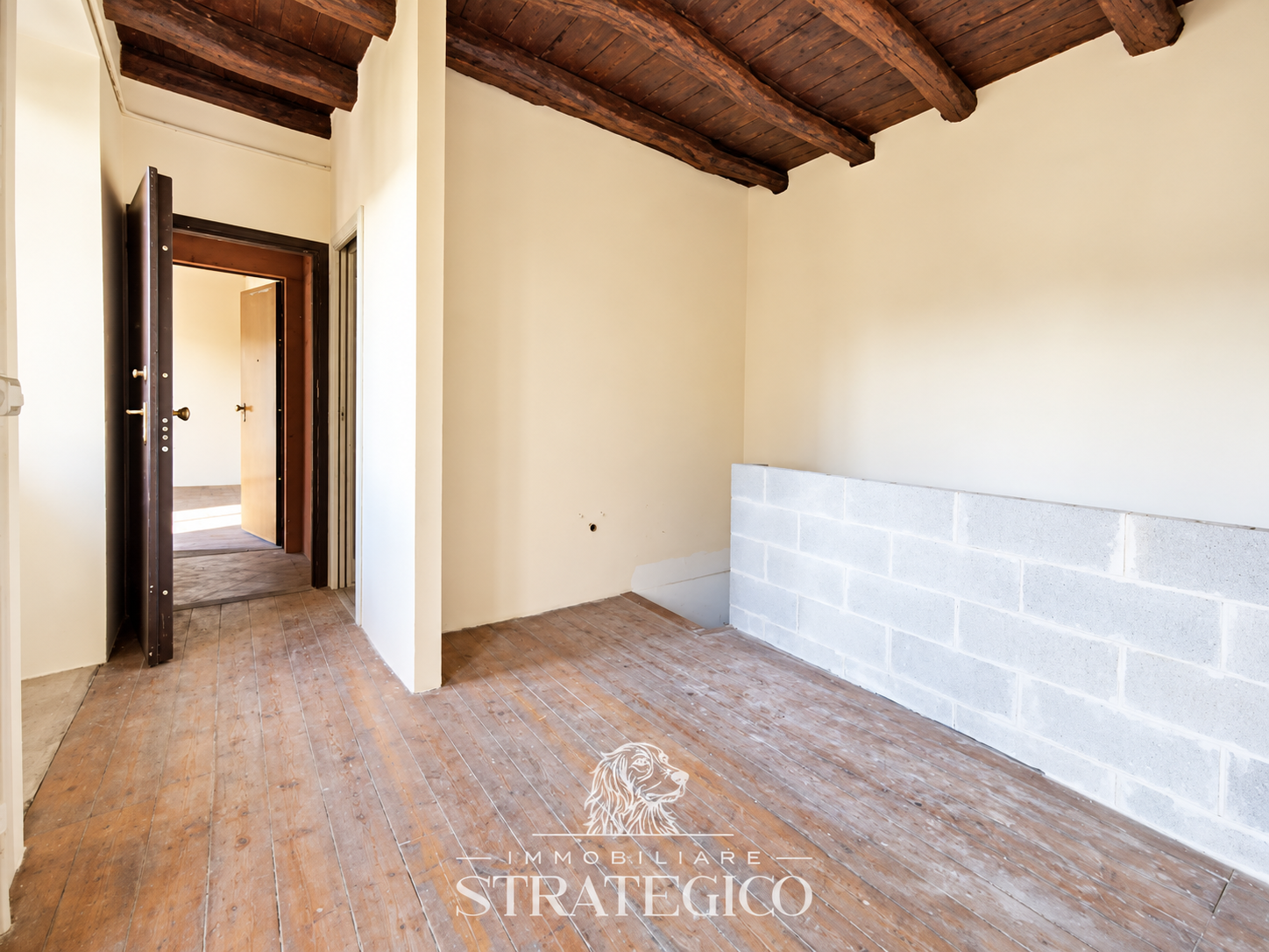 Brovello-Carpugnino: casa indipendente con cortile e balconi