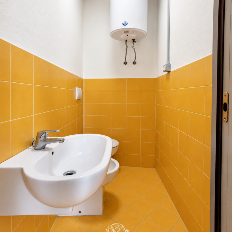 Brovello-Carpugnino: casa indipendente con cortile e balconi