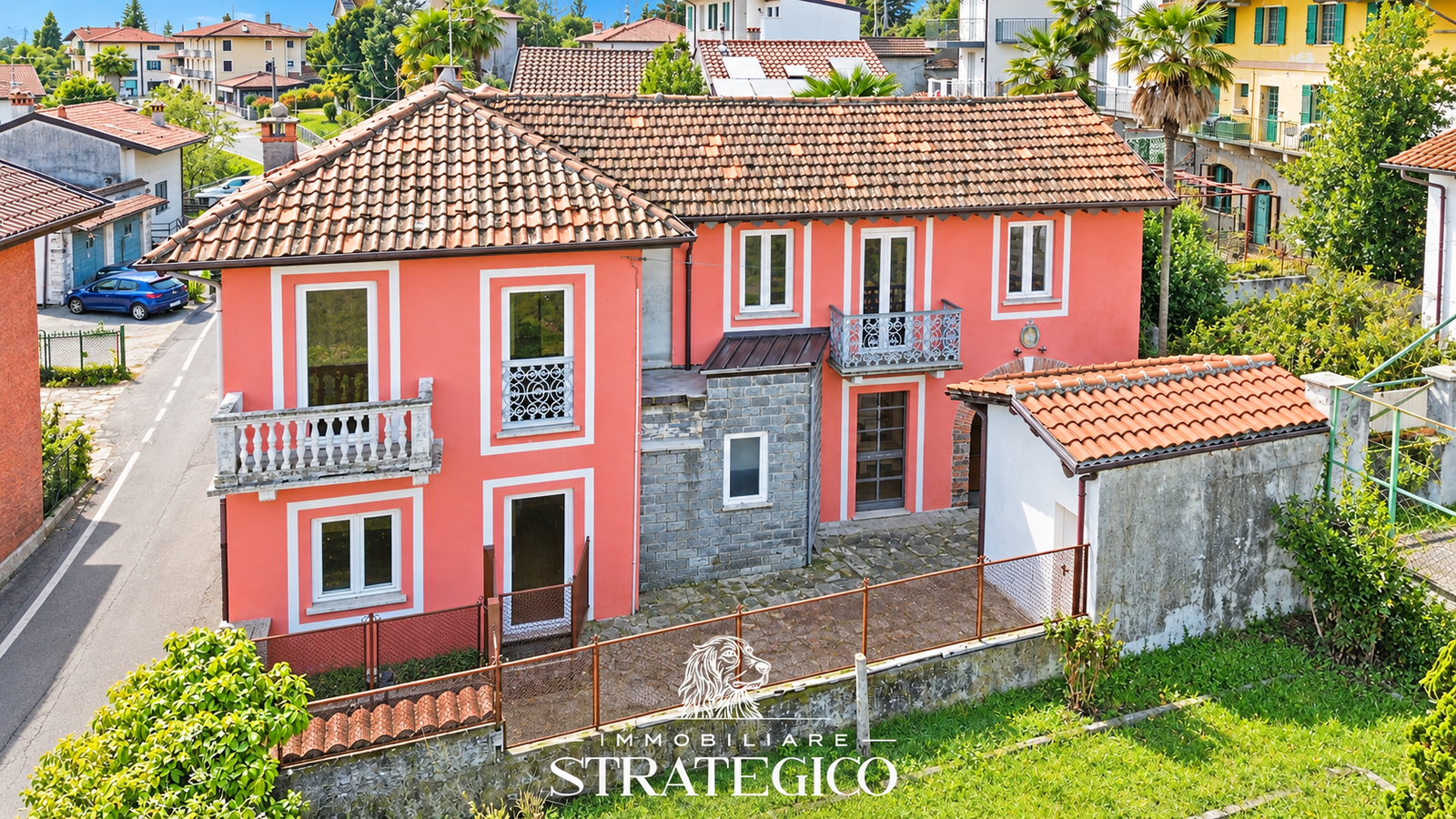 Brovello-Carpugnino: casa indipendente con cortile e balconi