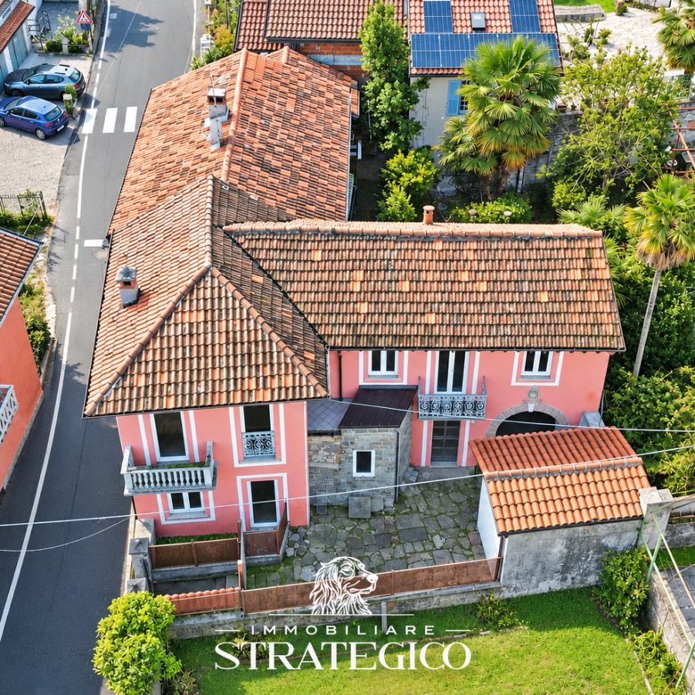 Brovello-Carpugnino: casa indipendente con cortile e balconi