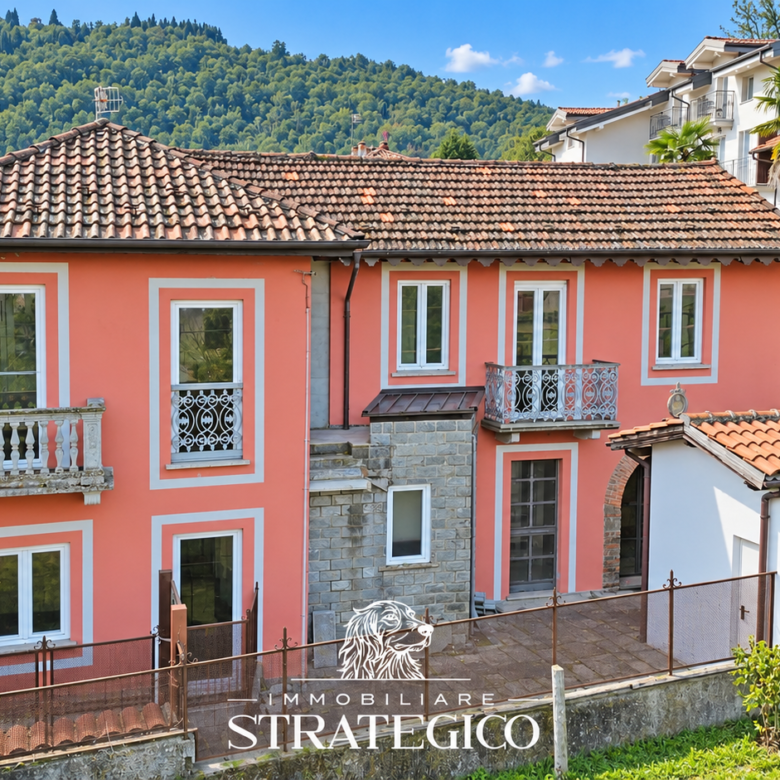 Brovello-Carpugnino: casa indipendente con cortile e balconi