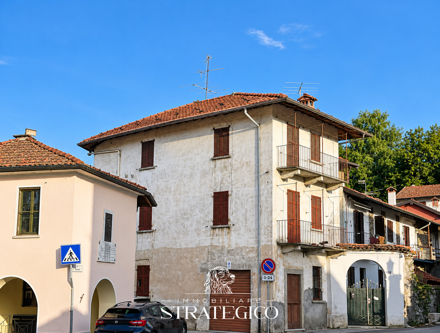Brovello-Carpugnino: bilocale da ristrutturare con balcone e box
