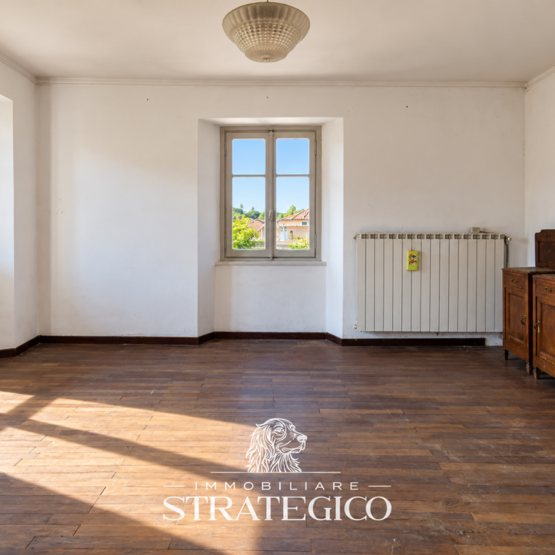 Brovello-Carpugnino: bilocale da ristrutturare con balcone e box