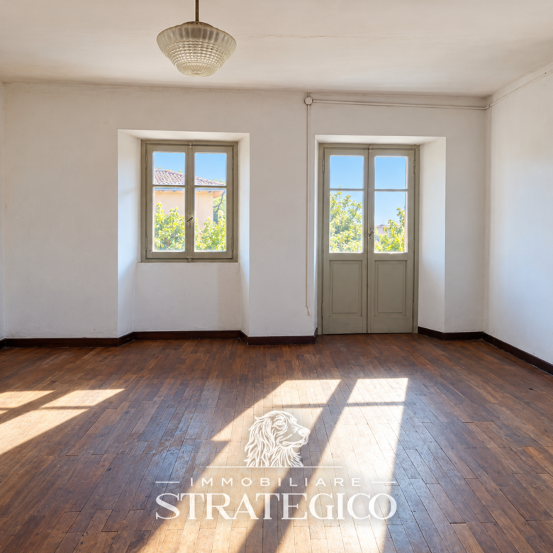 Brovello-Carpugnino: bilocale da ristrutturare con balcone e box