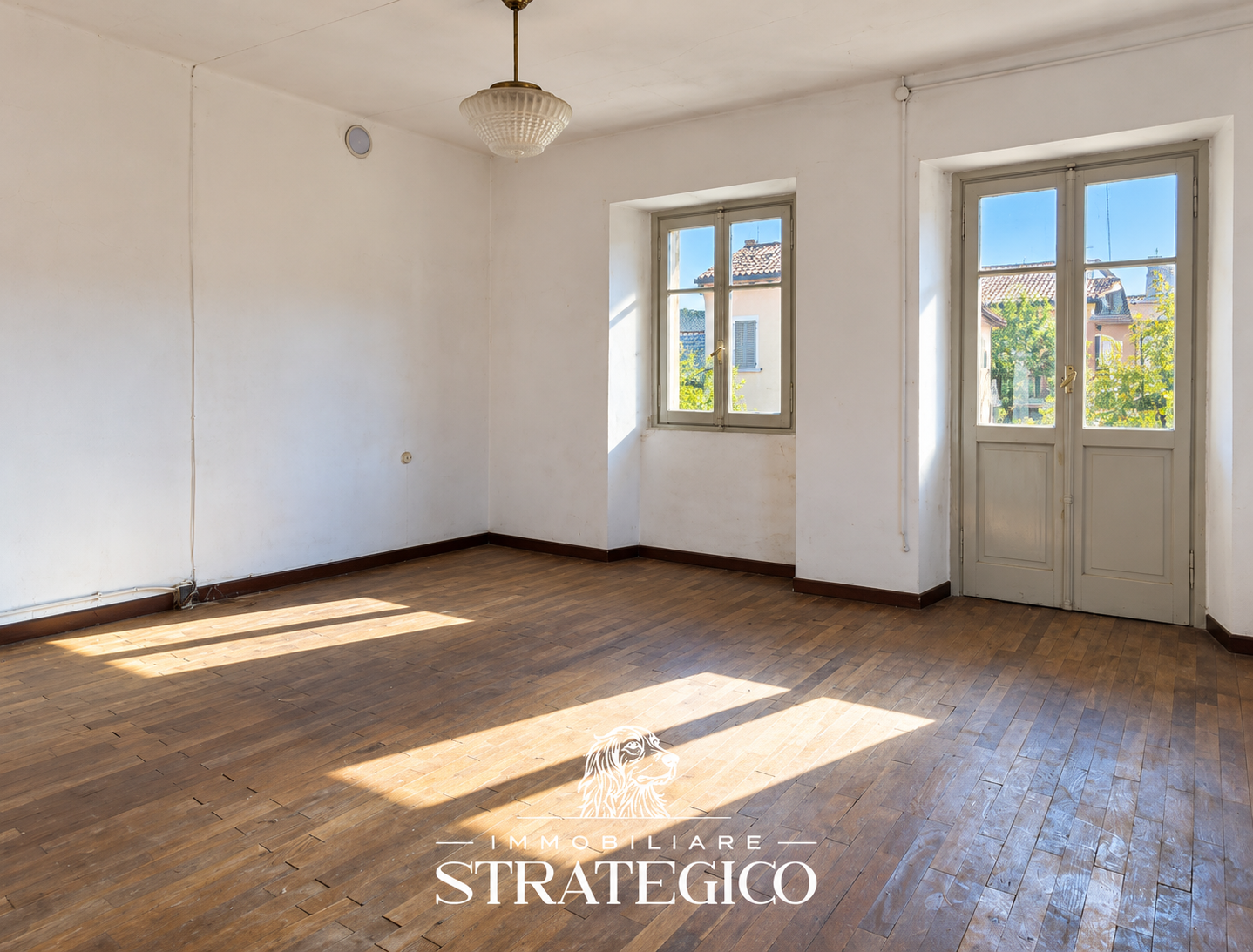 Brovello-Carpugnino: bilocale da ristrutturare con balcone e box
