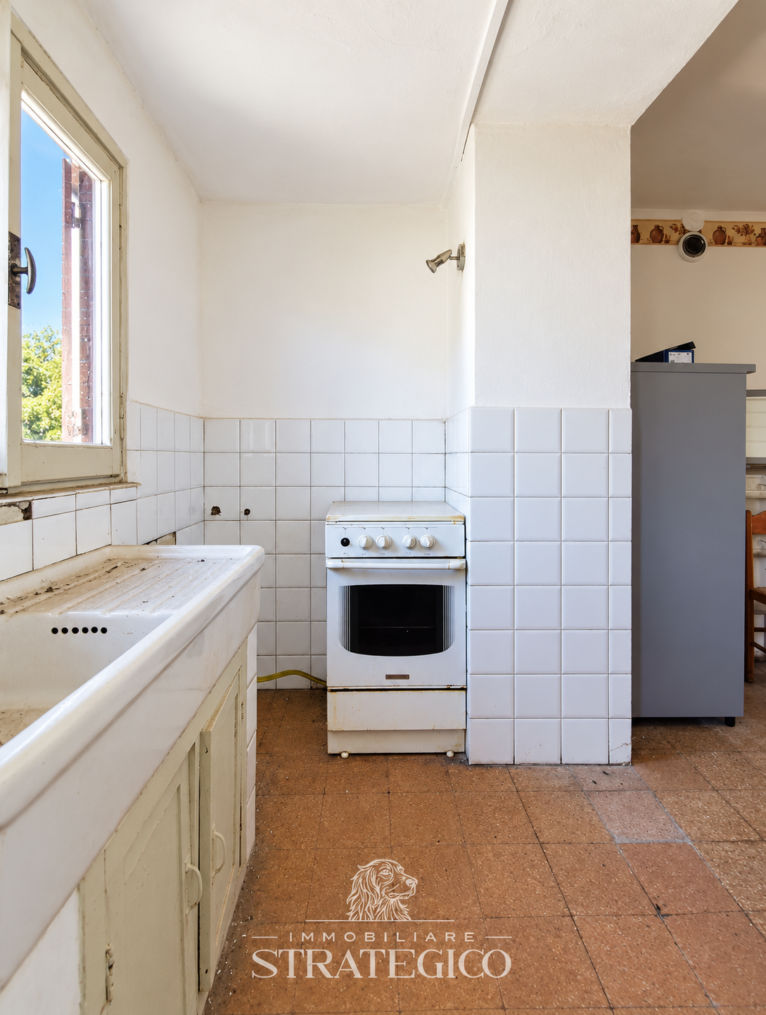 Brovello-Carpugnino: bilocale da ristrutturare con balcone e box