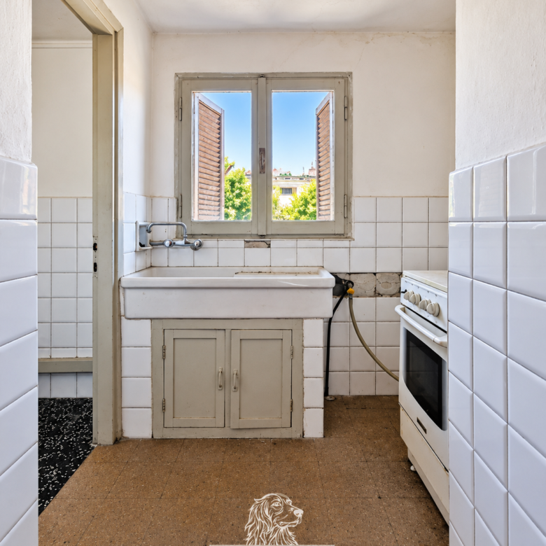Brovello-Carpugnino: bilocale da ristrutturare con balcone e box