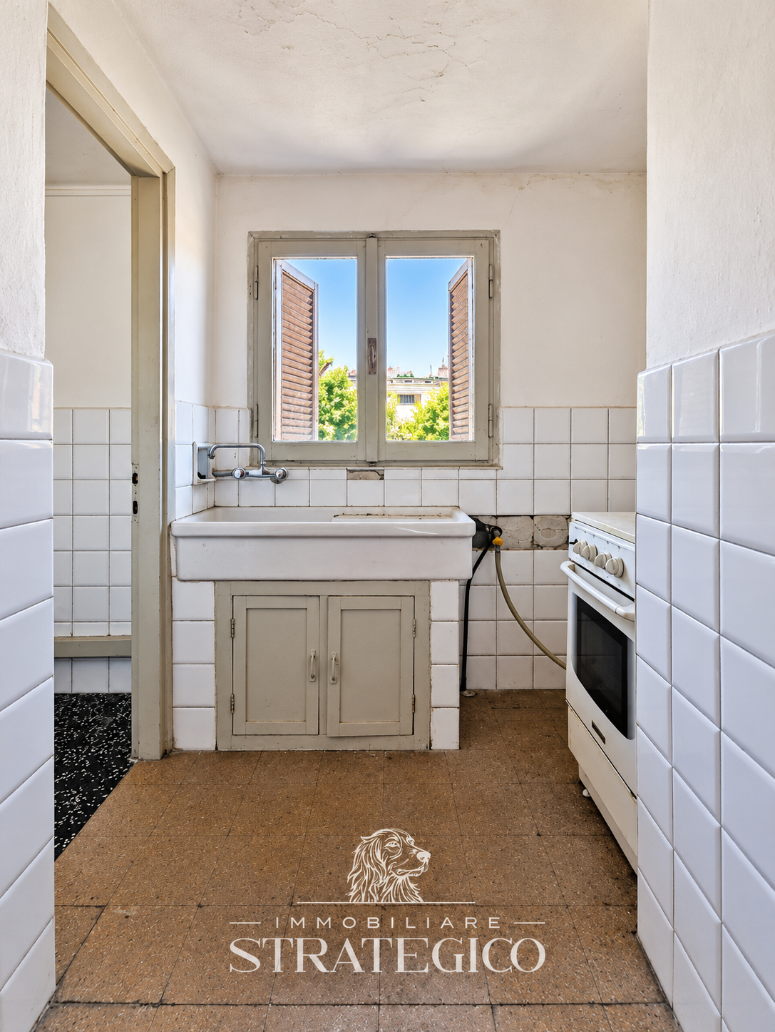 Brovello-Carpugnino: bilocale da ristrutturare con balcone e box