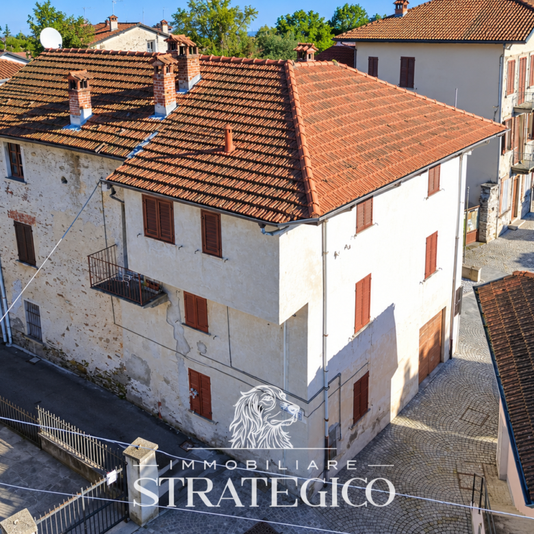 Brovello-Carpugnino: bilocale da ristrutturare con balcone e box