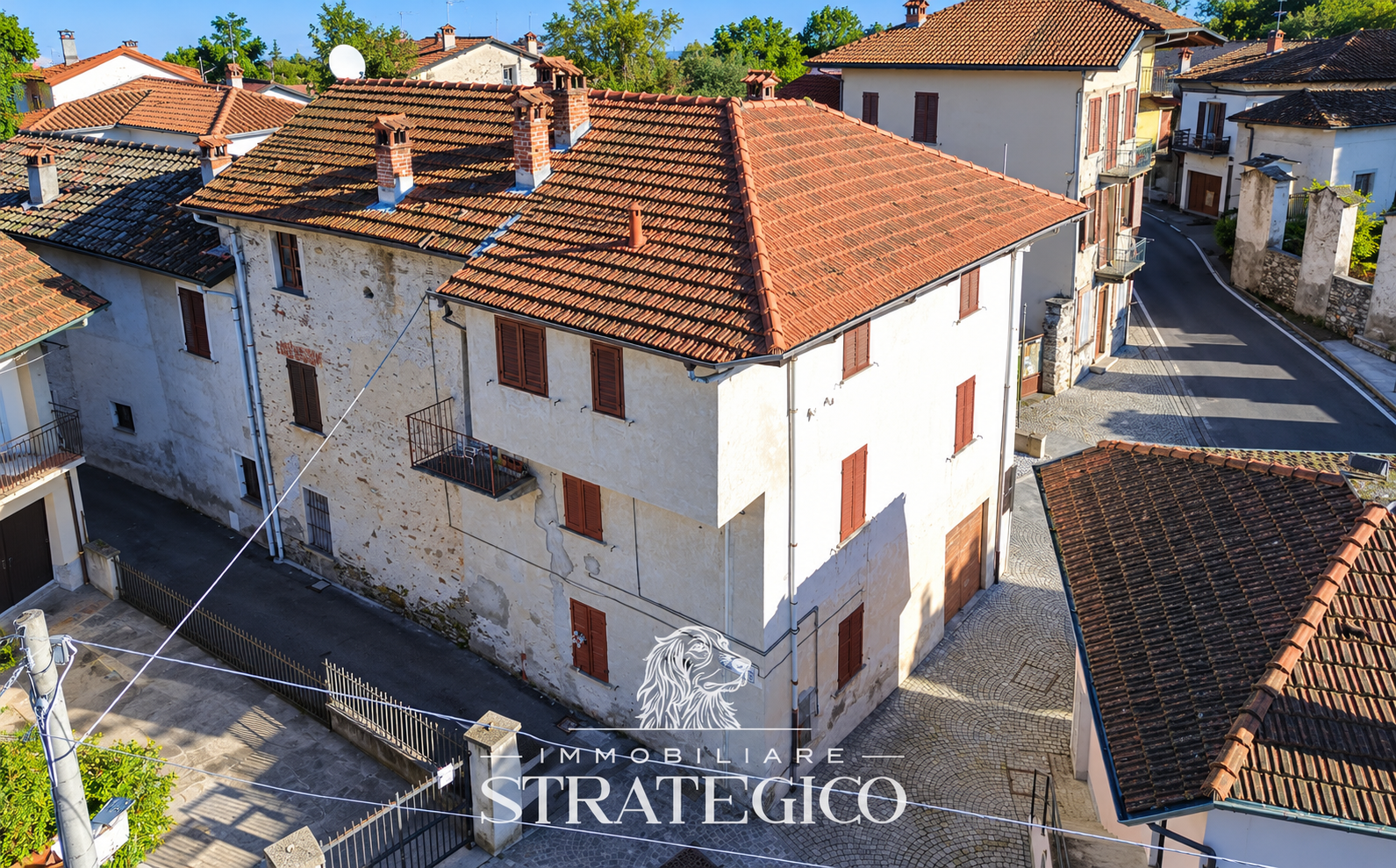 Brovello-Carpugnino: bilocale da ristrutturare con balcone e box