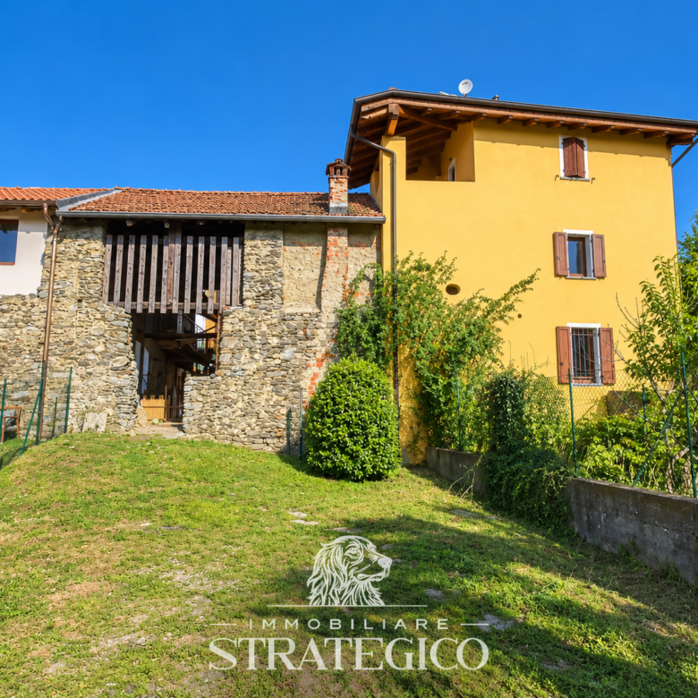 Brovello-Carpugnino: casa con giardino e balcone in Via Fontana
