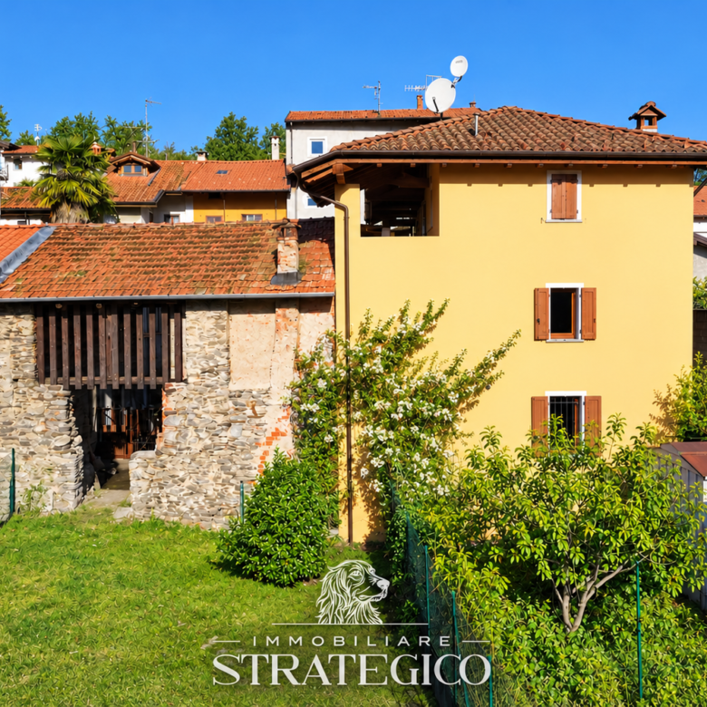 Brovello-Carpugnino: casa con giardino e balcone in Via Fontana