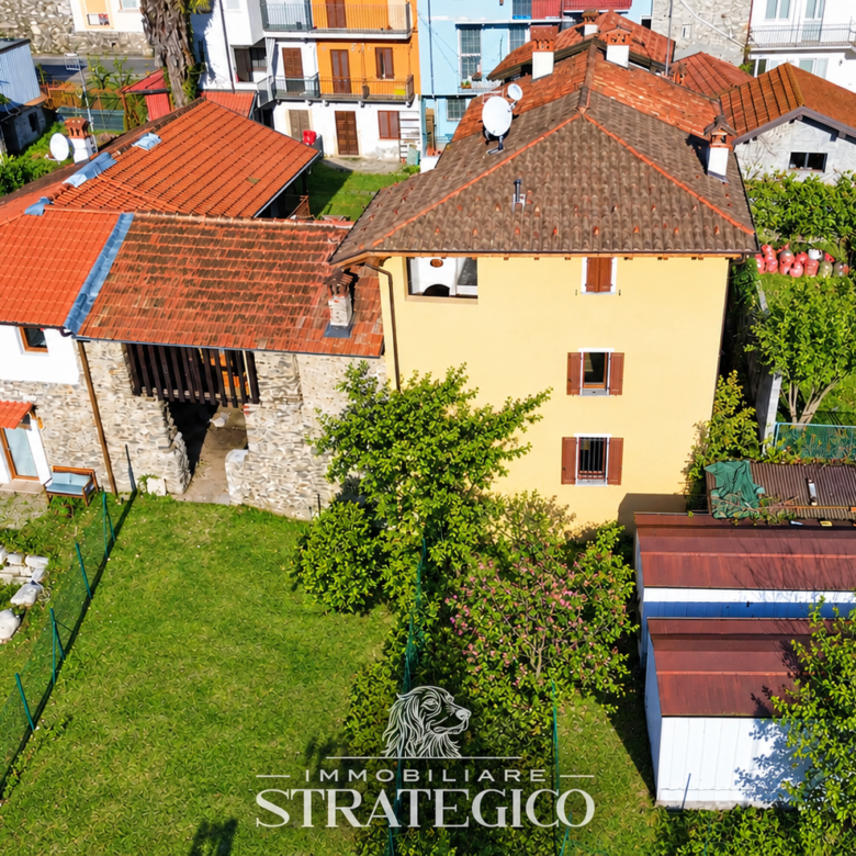 Brovello-Carpugnino: casa con giardino e balcone in Via Fontana