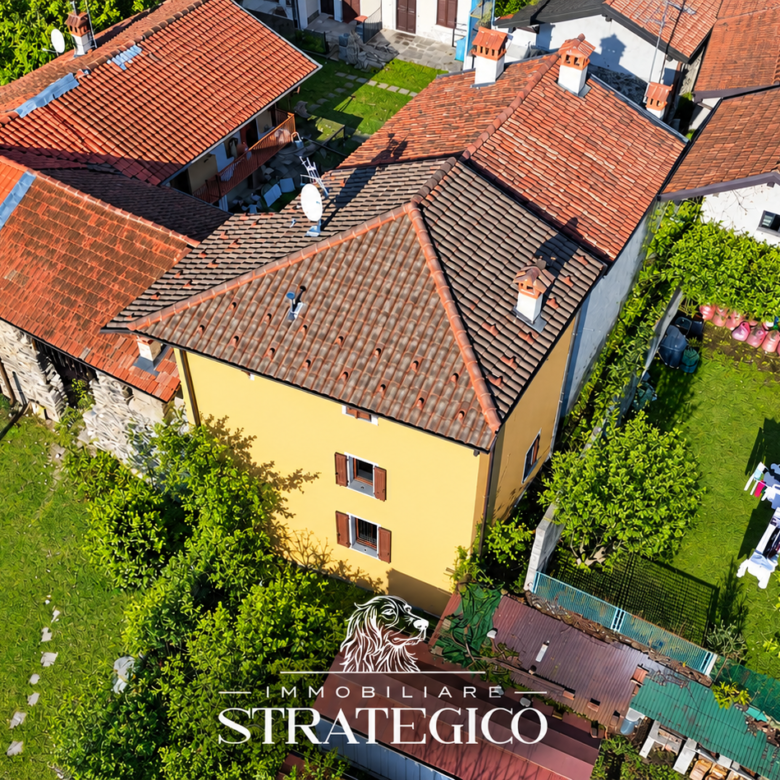 Brovello-Carpugnino: casa con giardino e balcone in Via Fontana